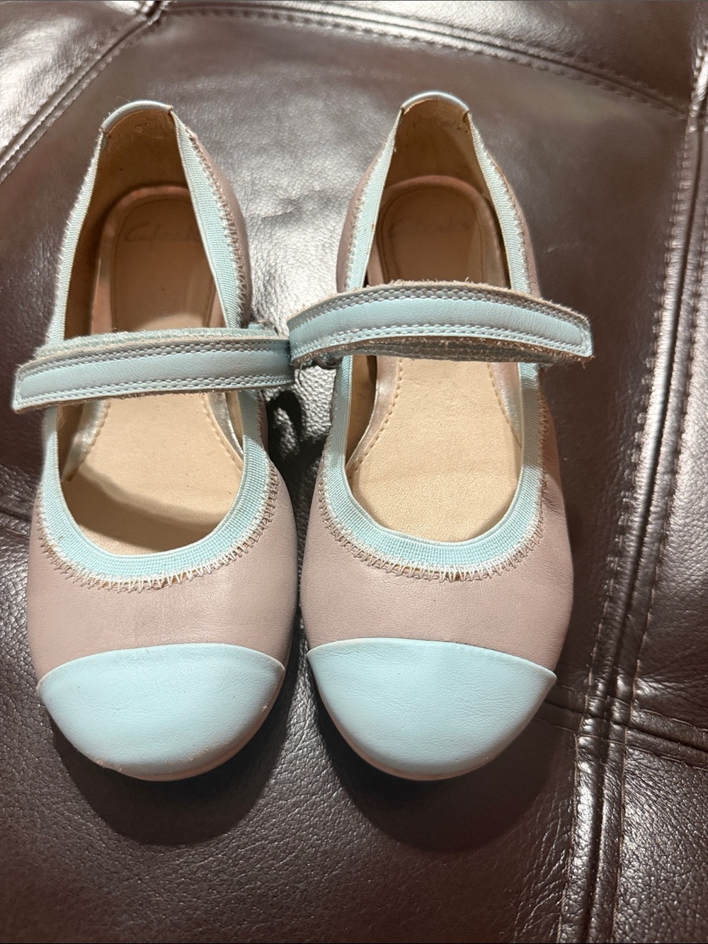 Clarks Girls Mary Jane Flats in gray and Light Blue